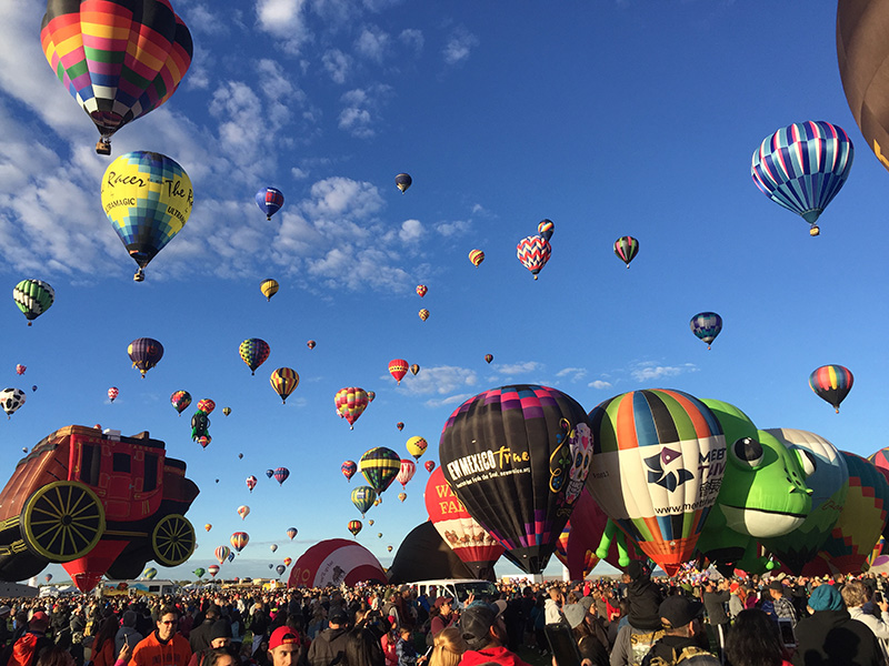 photo of dozens of hot air balloons 
